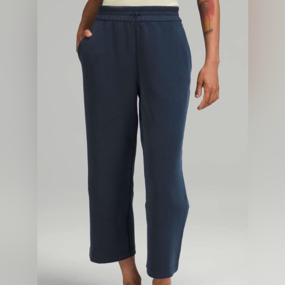 Lululemon Athletica Softstreme cropped pants